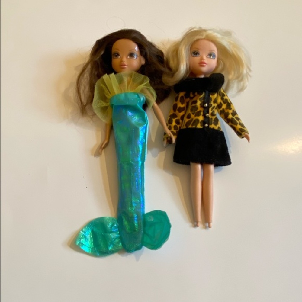 Dolls Comes With Clothes‎ Have No Shoes